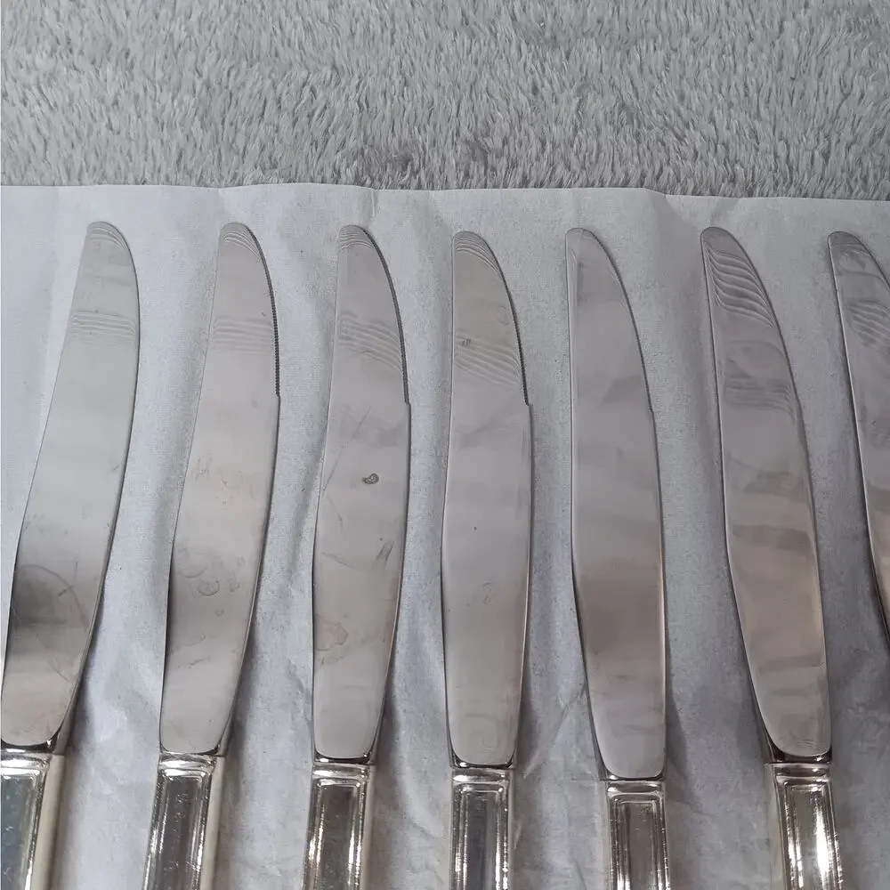 Oneida Silversmiths 8 Piece Silver Plate Clairhill-Fairhill Hollow Dinner Knives